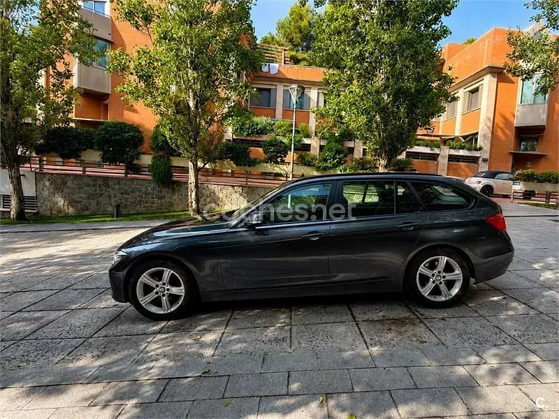 Usado BMW 318 143 CV (105 kW) 2015 Gris / plata Familiar