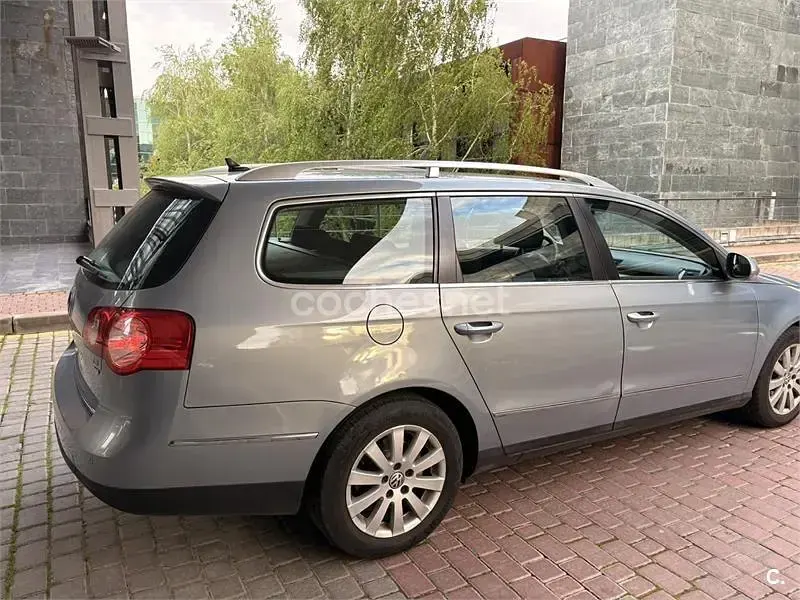 Usado VW Passat Advance 122 CV (89 kW) 2009 Gris / plata Familiar