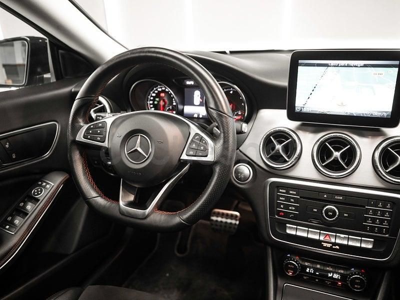 Usado Mercedes CLA200 Shooting Brake 136 CV (100 kW) 2019 Gris / plata Familiar