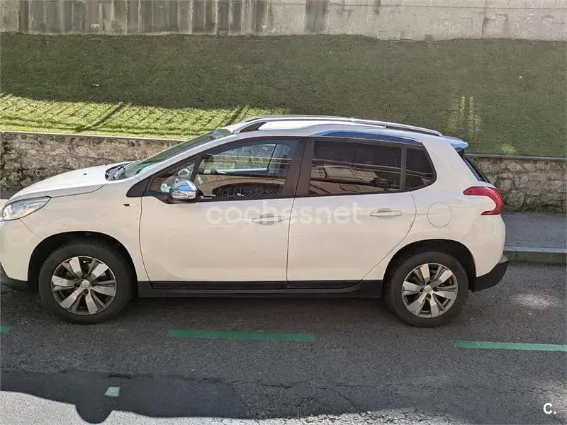 Usado Peugeot 2008 Style 110 CV (80 kW) 2016 Blanco SUV