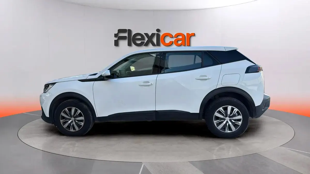 Usado Peugeot 2008 Active 110 CV (80 kW) 2021 Gris SUV