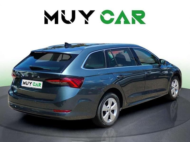 Usado Skoda Octavia Ambition 150 CV (110 kW) 2022 Gris Familiar
