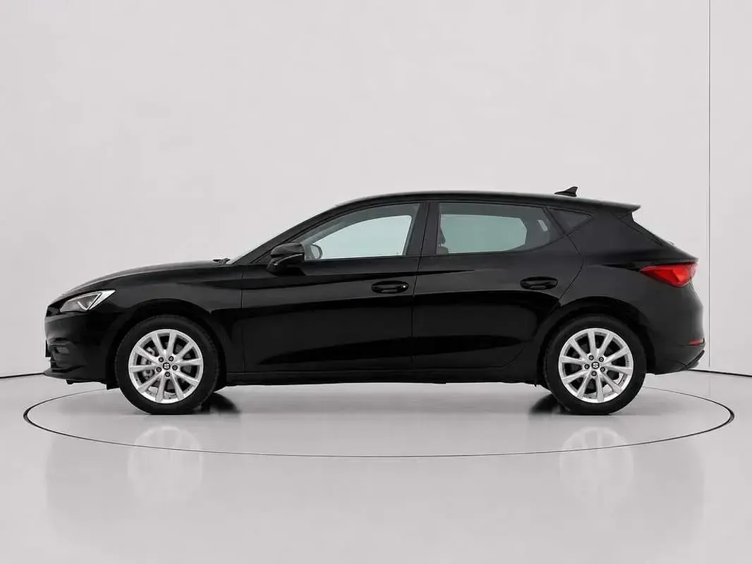 Usado Seat Leon Style 110 CV (80 kW) 2024 Negro Utilitario