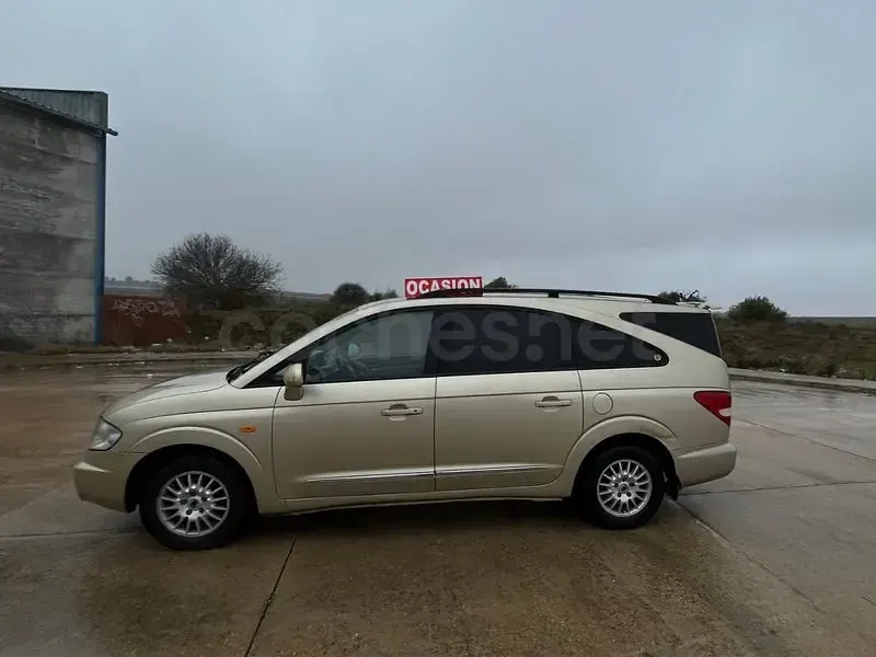 Usado SsangYong Rodius Limited 165 CV (121 kW) 2006 Beige Monovolumen