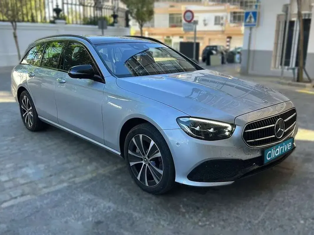 Usado Mercedes E300 194 CV (142 kW) 2022 Gris Familiar