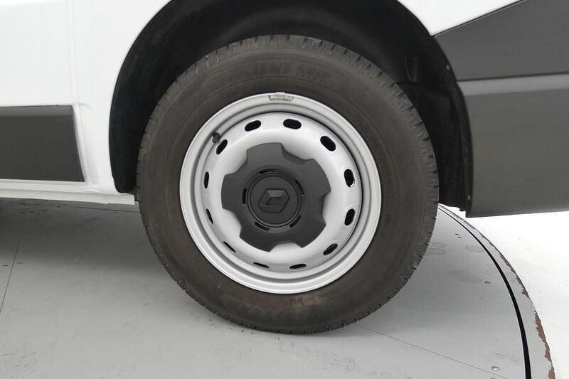 Usado Renault Trafic 130 CV (95 kW) 2024 Blanco Monovolumen