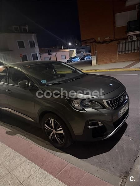 Usado Peugeot 3008 Allure 130 CV (95 kW) 2019 Gris / plata SUV
