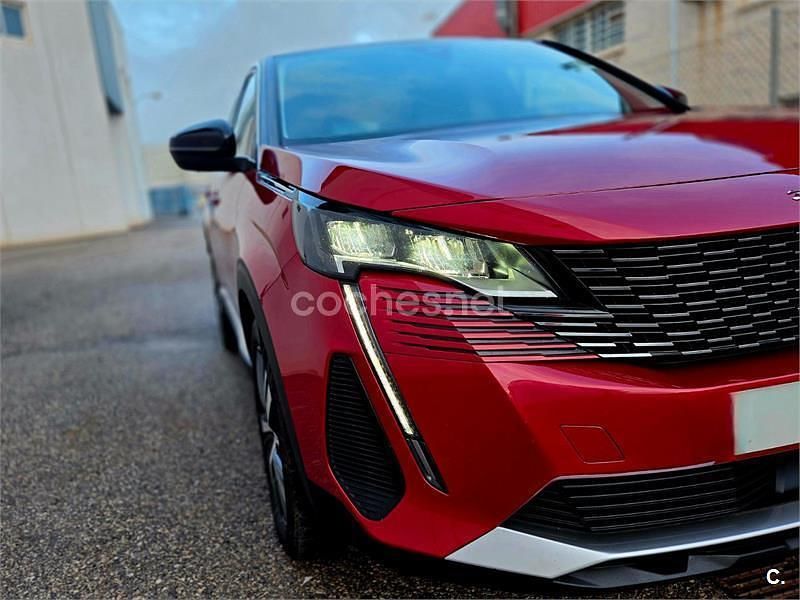 Usado Peugeot 3008 Allure 130 CV (95 kW) 2023 Granate SUV