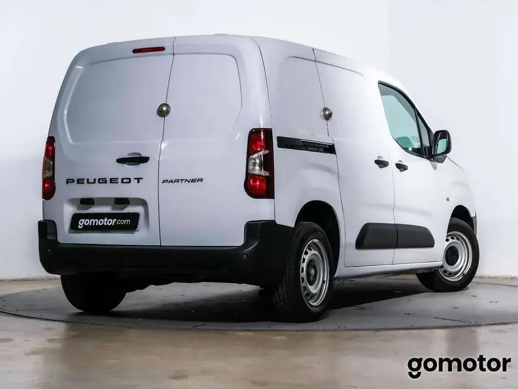 Usado Peugeot Partner 102 CV (75 kW) 2024 Blanco Monovolumen