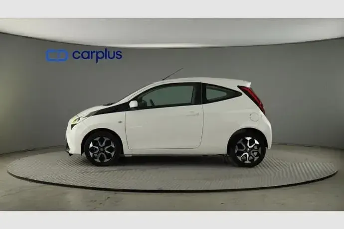 Usado Toyota Aygo X-play 72 CV (52 kW) 2019 Utilitario
