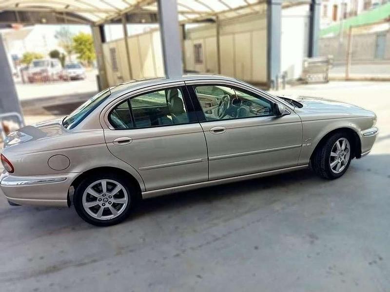 Usado Jaguar X-type Classic 131 CV (96 kW) 2005 Beige Berlina