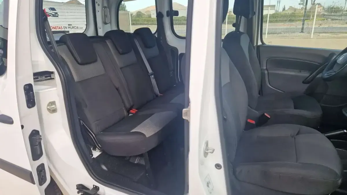 Usado Renault Kangoo 75 CV (55 kW) 2020 Blanco Monovolumen