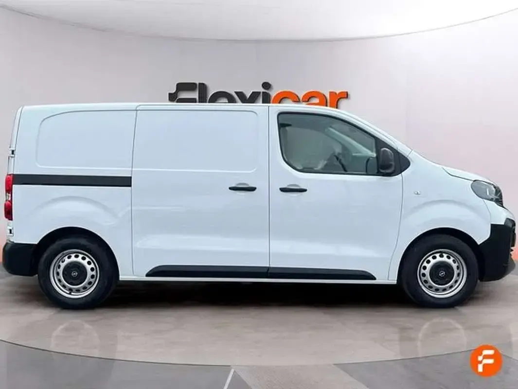 Usado Opel Vivaro 120 CV (88 kW) 2025 Blanco Monovolumen