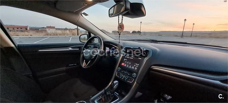 Usado Ford Mondeo Titanium 187 CV (137 kW) 2018 Marrón Berlina