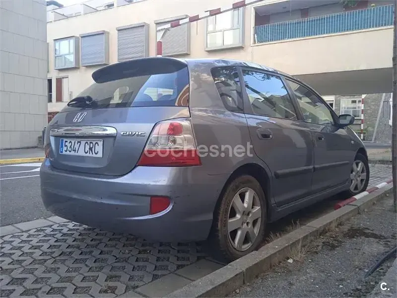Usado Honda Civic LS 110 CV (80 kW) 2004 Gris / plata Berlina