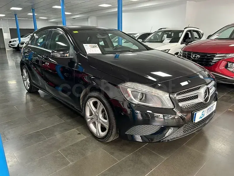 Usado Mercedes A200 Urban 136 CV (100 kW) 2015 Negro Utilitario