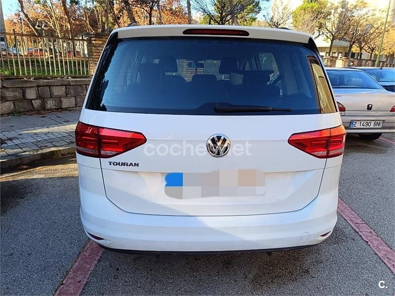 Usado VW Touran Advance 115 CV (84 kW) 2017 Blanco Monovolumen