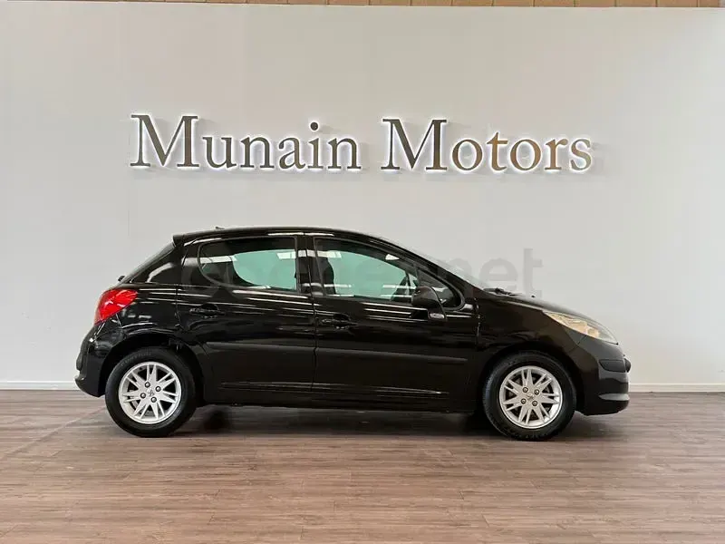 Usado Peugeot 207 90 CV (66 kW) 2007 Negro Berlina