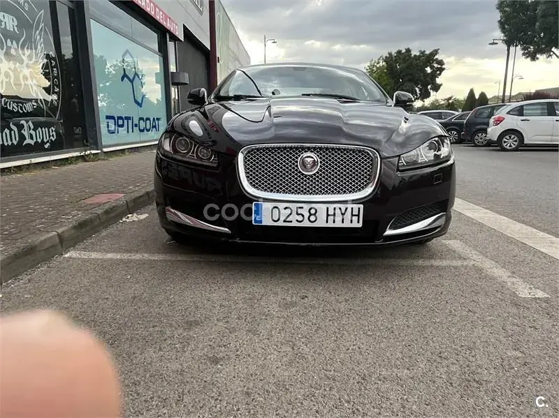 Usado Jaguar XF Luxury 190 CV (139 kW) 2014 Granate Berlina