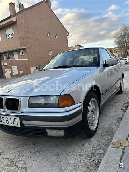 Usado BMW 318 116 CV (85 kW) 1997 Gris / plata Berlina