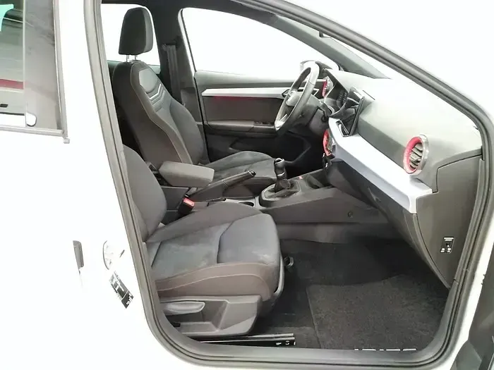 Usado Seat Ibiza FR 115 CV (84 kW) 2025 Blanco Utilitario