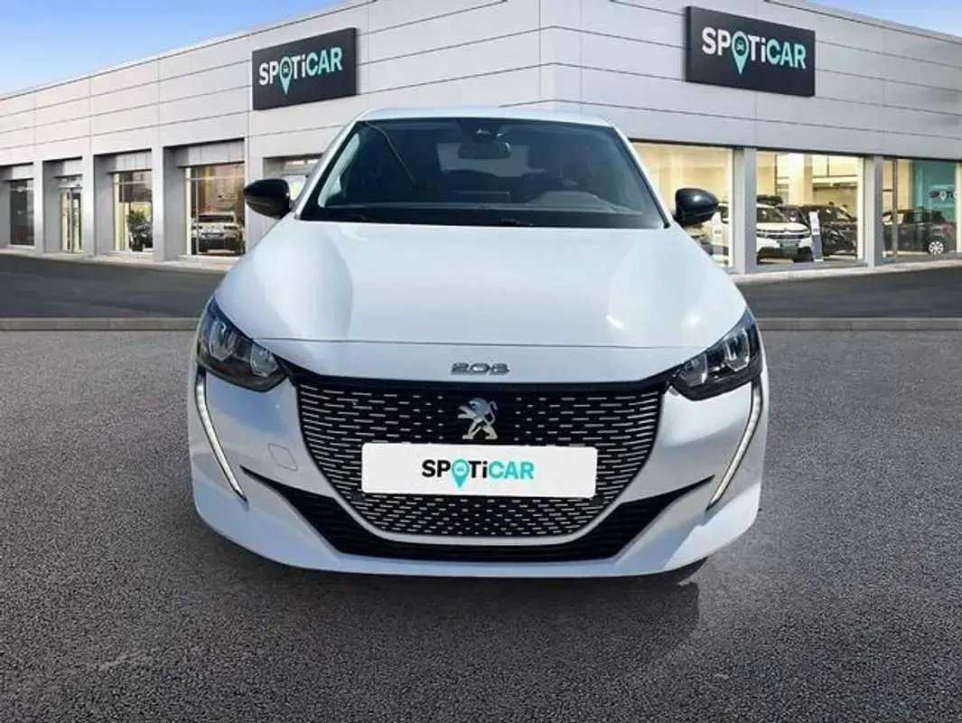 Usado Peugeot e-208 Allure 100 kW (136 CV) 2023 Blanco Utilitario