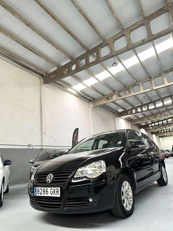 Usado VW Polo 75 CV (55 kW) 2004 Negro Utilitario