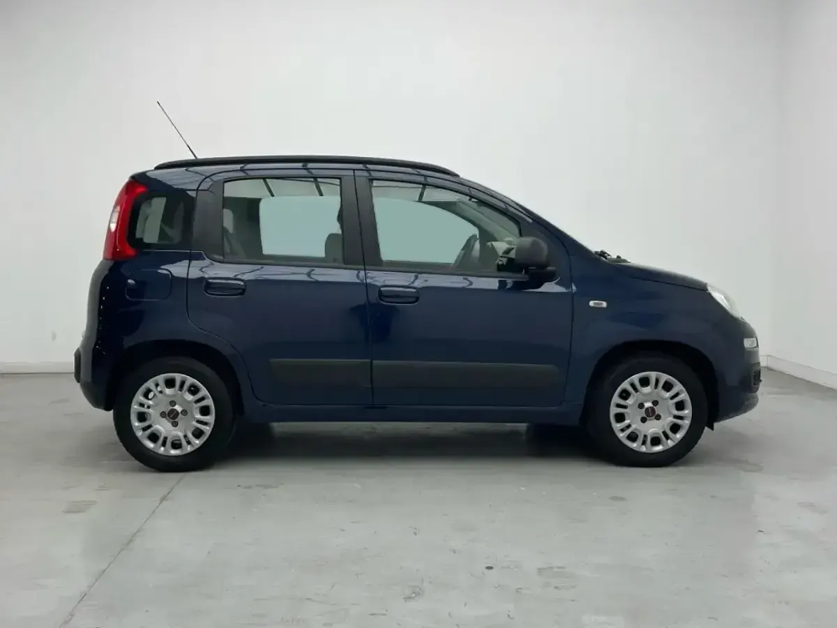 Usado Fiat Panda Lounge 69 CV (50 kW) 2017 Azul Utilitario