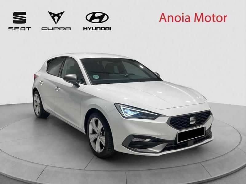Usado Seat Leon FR 116 CV (85 kW) 2025 Blanco Berlina