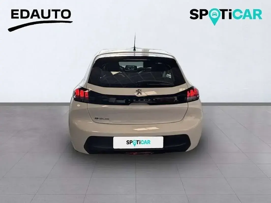 Usado Peugeot e-208 Active 100 kW (136 CV) 2024 Blanco Utilitario