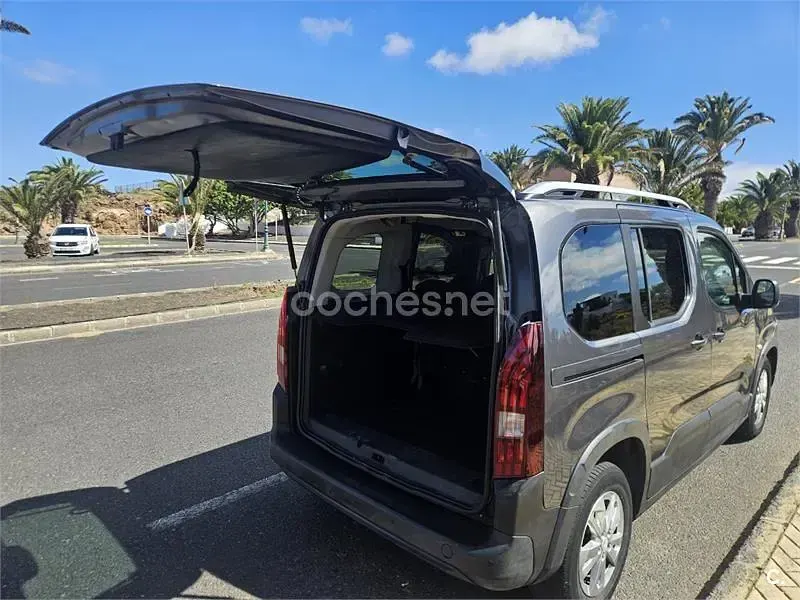 Usado Peugeot Rifter Active 100 CV (73 kW) 2018 Gris / plata Monovolumen