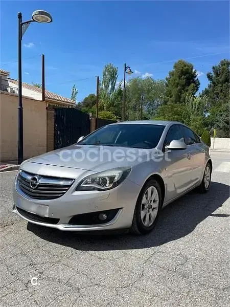 Usado Opel Insignia Selective 140 HP (102 kW) 2015 Cinzento Sedan