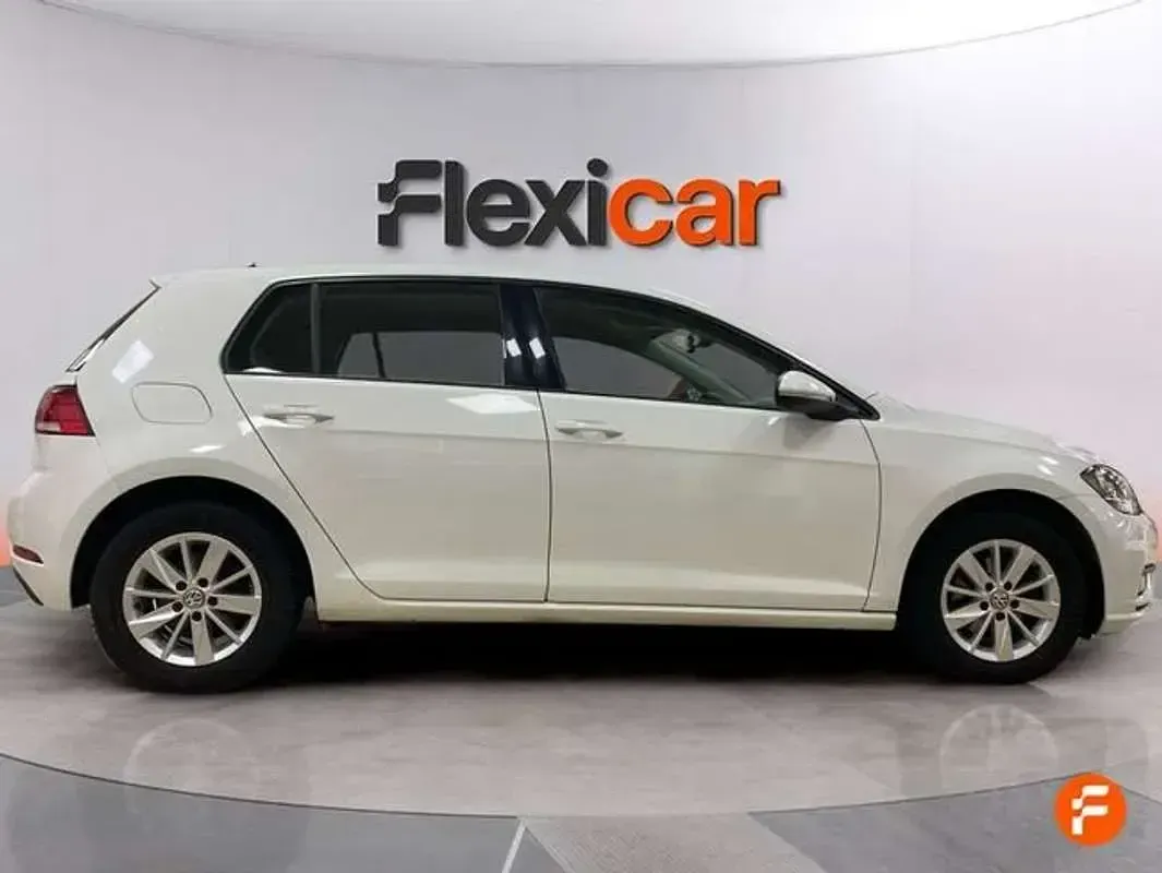 Begagnad VW Golf VII Edition 116 HK (85 kW) 2019 Vit Halvkombi