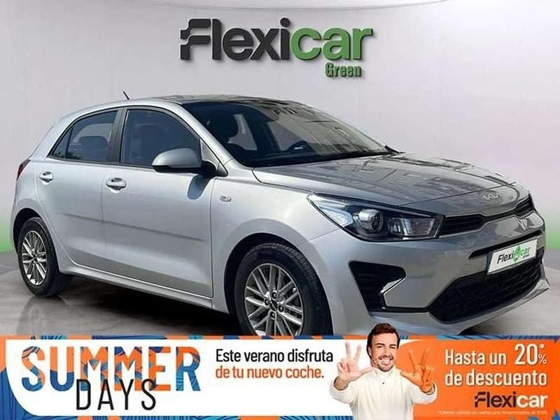 Gris Usado 2023 Kia Rio 2 Berlina | 13.990 € (Precio justo) - Imagen 1/4