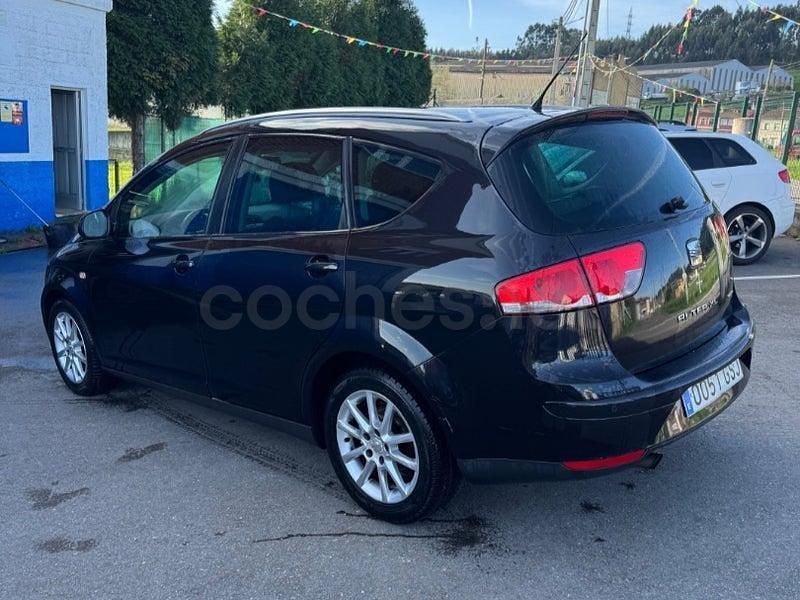 Usado Seat Altea XL Ecomotive 105 CV (77 kW) 2010 Negro Monovolumen