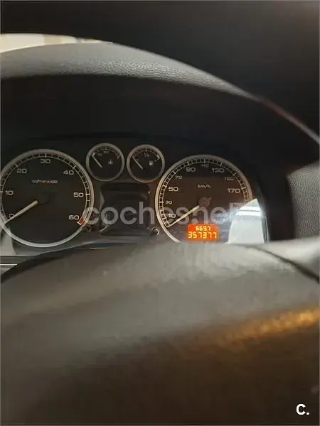 Usado Peugeot 307 110 CV (80 kW) 2001 Blanco Utilitario