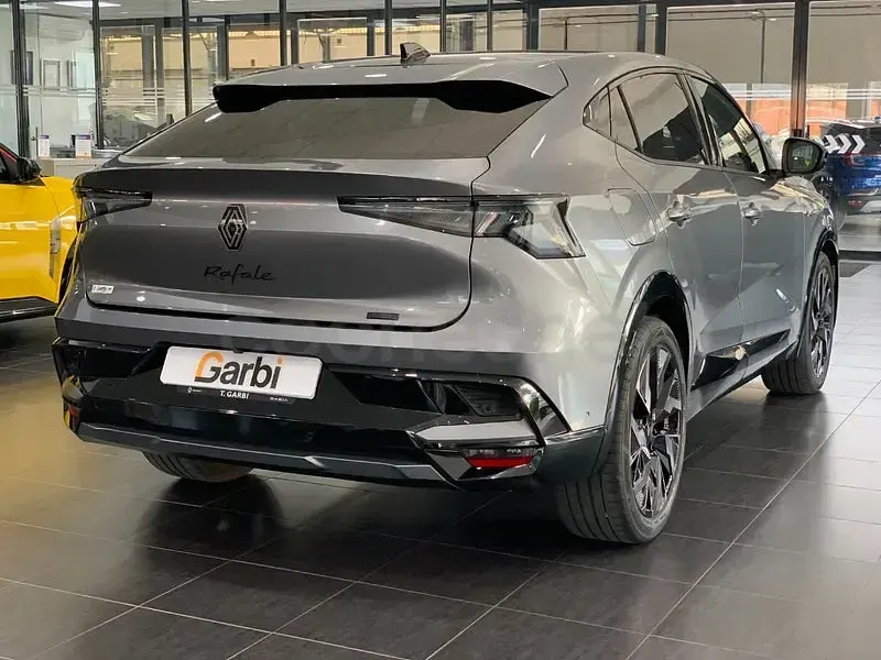 Usado Renault Rafale Esprit Alpine 200 CV (147 kW) 2025 Gris / plata SUV