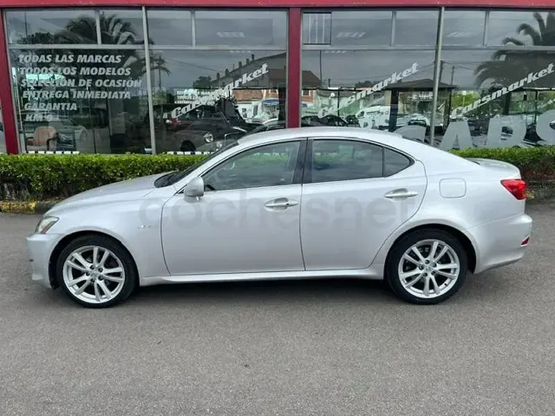 Usado Lexus IS220d President Line 177 CV (130 kW) 2007 Gris / plata Berlina