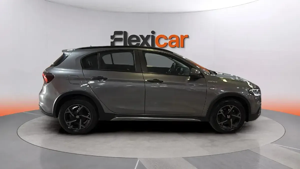 Usado Fiat Tipo Cross 131 CV (96 kW) 2022 Gris Berlina