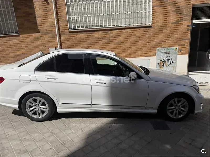 Usado Mercedes C180 Avantgarde 156 CV (114 kW) 2013 Blanco Berlina