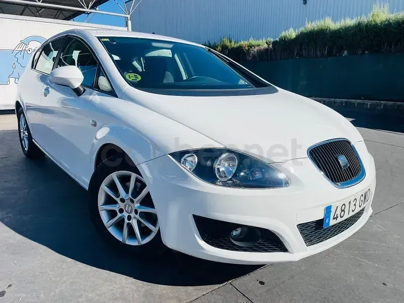 Begagnad Seat Leon Style 105 HK (77 kW) 2010 Vit Halvkombi