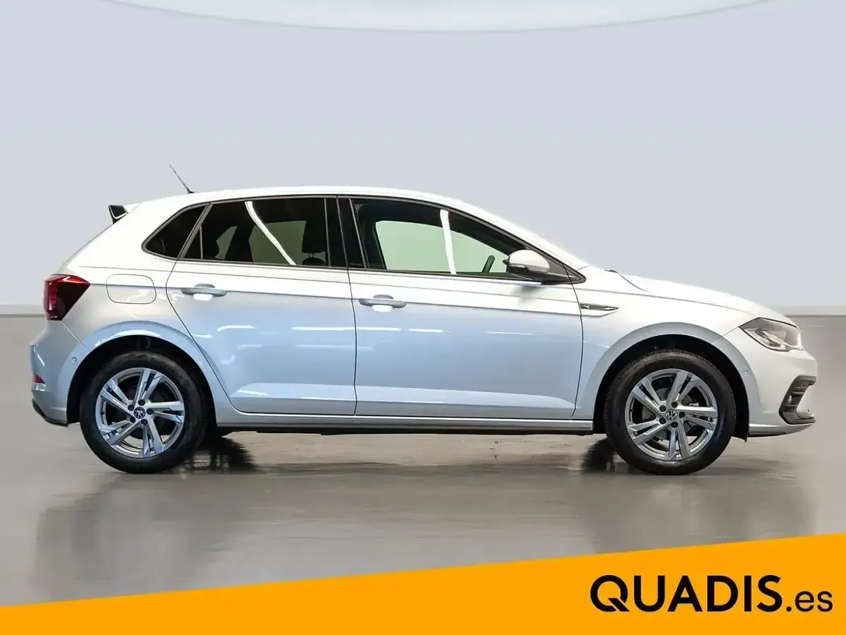 Usado VW Polo R-line 95 CV (69 kW) 2023 Gris Utilitario
