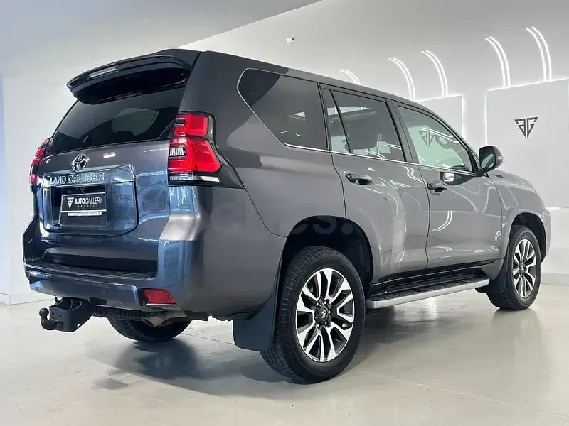 Usado Toyota Land Cruiser 204 CV (150 kW) 2023 Gris / plata SUV