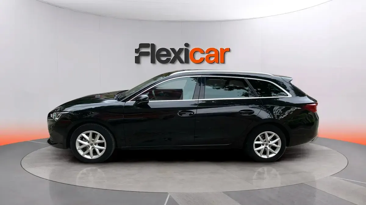 Usado Seat Leon Style 116 CV (85 kW) 2025 Negro Familiar