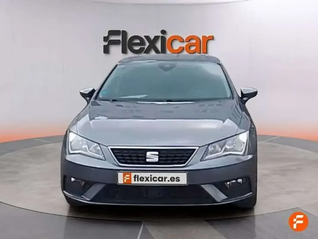 Usado Seat Leon ST Style 110 CV (80 kW) 2017 Gris Familiar