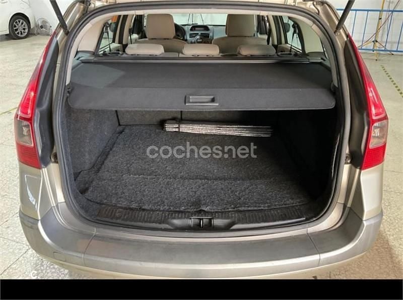 Usado Renault Mégane GrandTour Authentique 120 CV (88 kW) 2006 Gris / plata Familiar