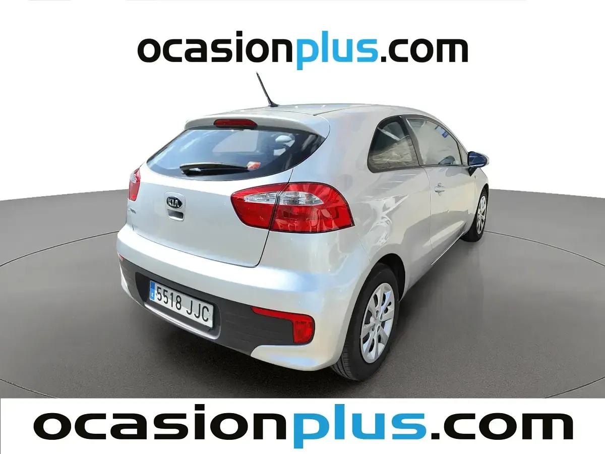 Usado Kia Rio 84 CV (61 kW) 2015 Gris Utilitario