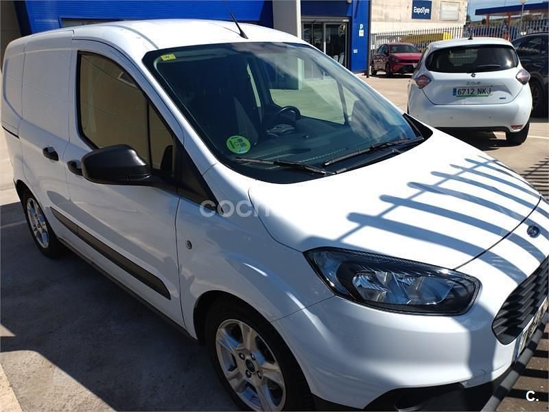 Usado Ford Tourneo Courier Sport 100 CV (73 kW) 2022 Blanco Monovolumen