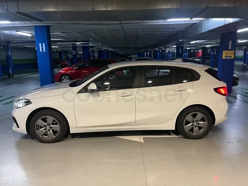 Usado BMW 118 Comfort Edition 136 CV (100 kW) 2022 Blanco Utilitario