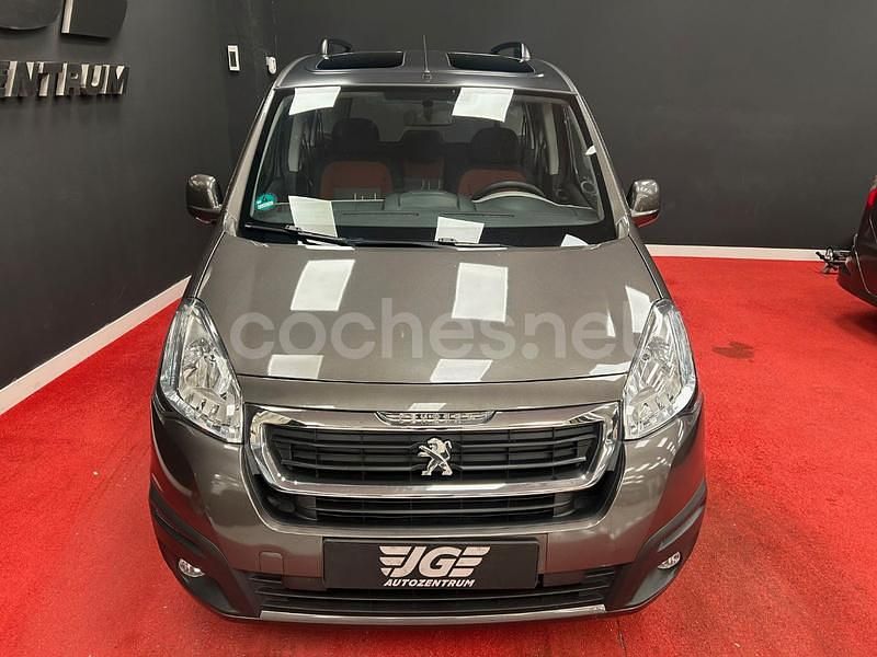 Usado Peugeot Partner Tepee Active 120 CV (88 kW) 2015 Gris / plata Monovolumen